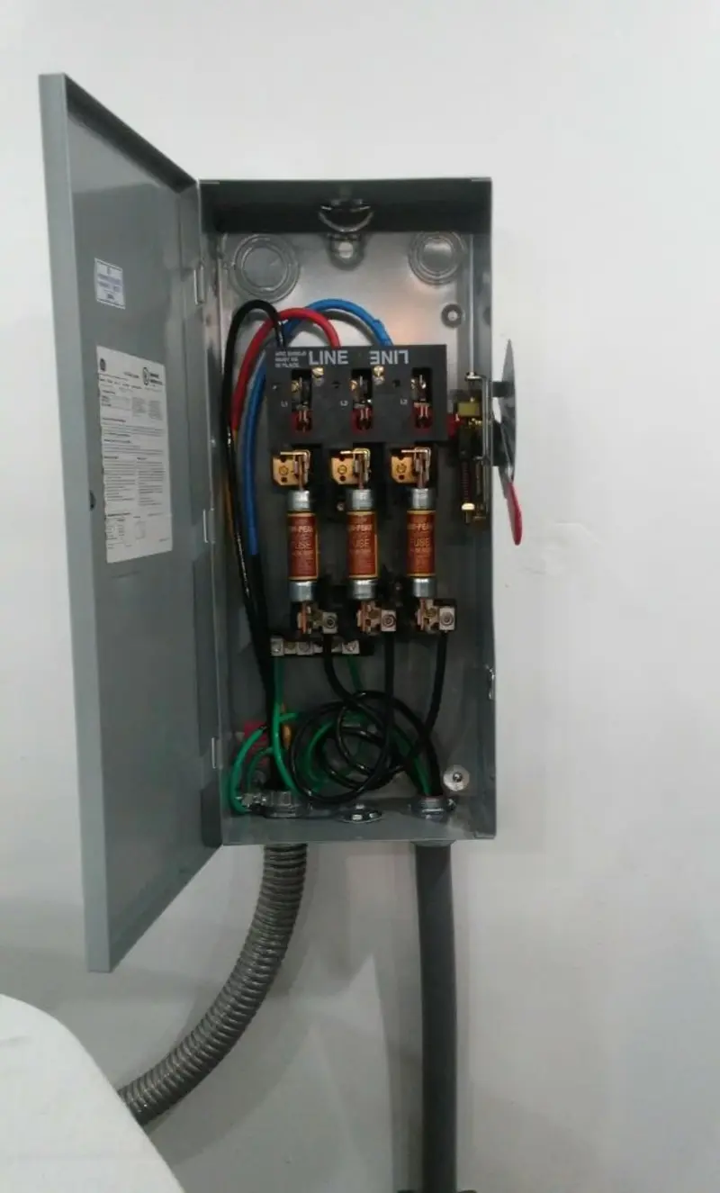 Three-phase disconnect switch installed for Smoke Detector Installation in Washington
